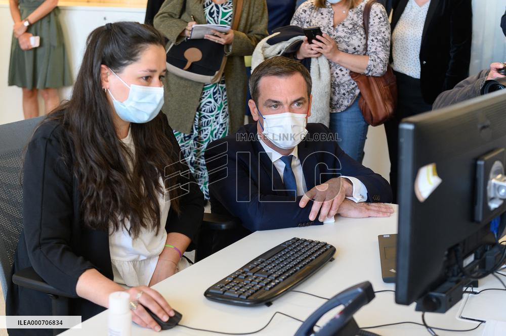 Olivier Veran visiting the crisis unit of the Regional health agency - saint Denis