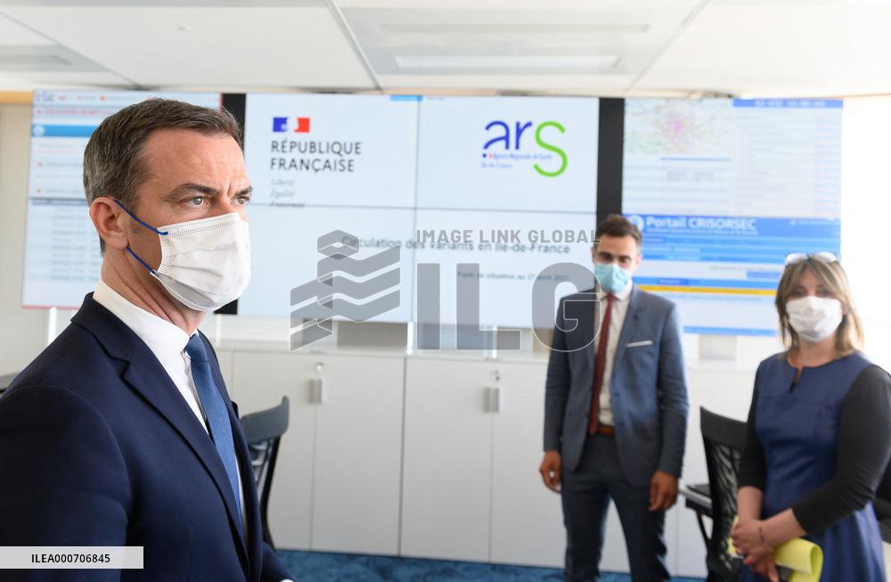 Olivier Veran visiting the crisis unit of the Regional health agency - saint Denis