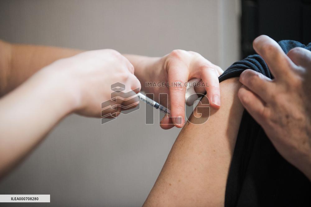 Elderly Get The Pfizer/BioNTech Jab - Marchiennes