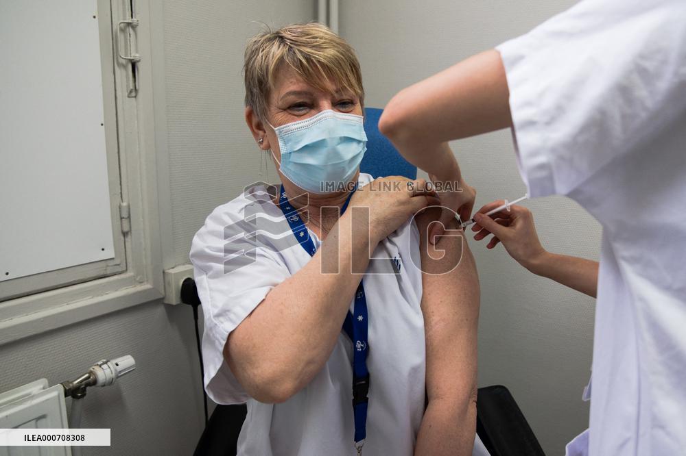 Elderly Get The Pfizer/BioNTech Jab - Marchiennes