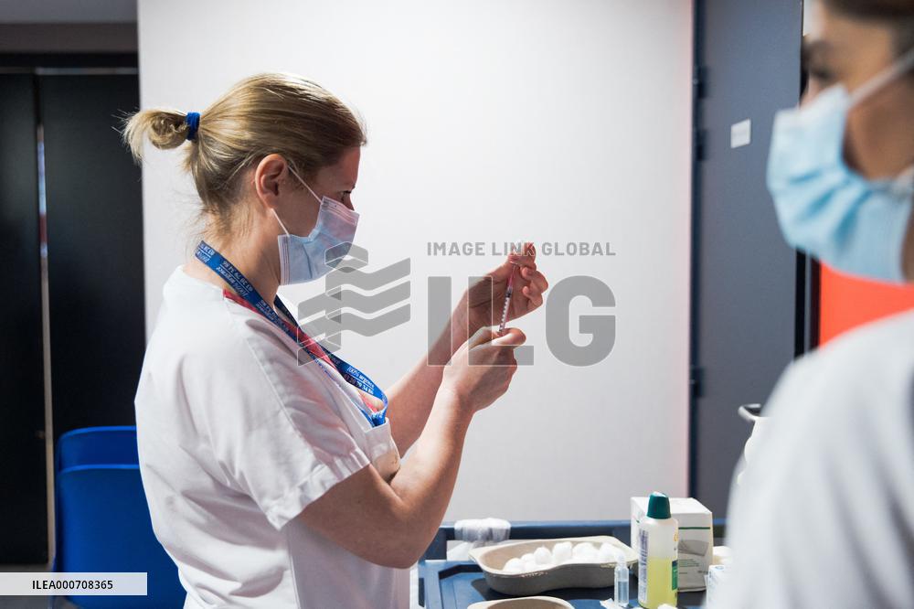 Elderly Get The Pfizer/BioNTech Jab - Marchiennes