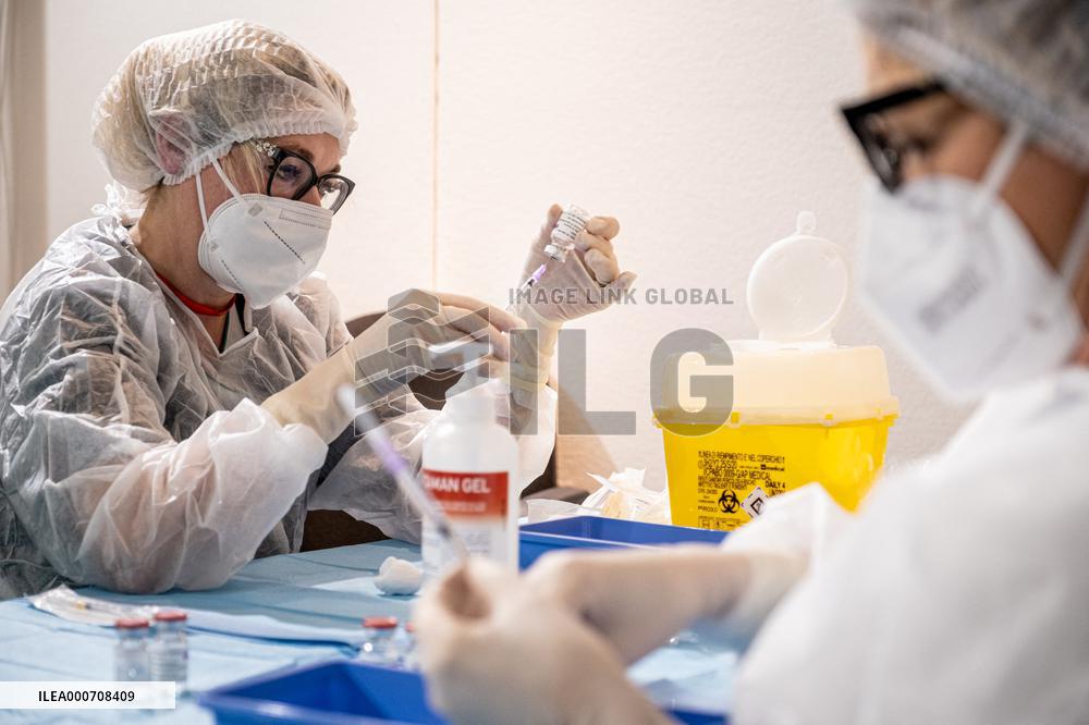 Italy Resumes The Astrazeneca Vaccine Rollout - Milan