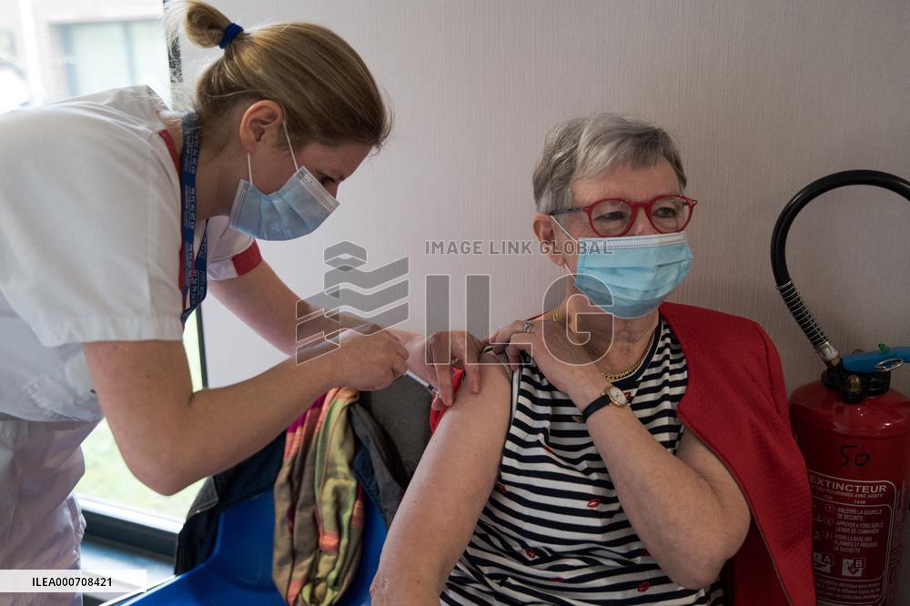 Elderly Get The Pfizer/BioNTech Jab - Marchiennes