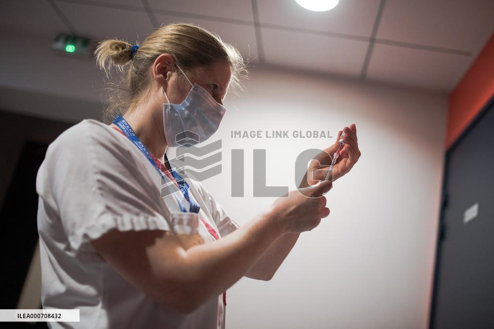 Elderly Get The Pfizer/BioNTech Jab - Marchiennes