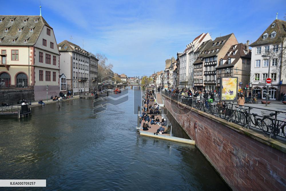 People enjoy a sunny spring day - Strasbourg