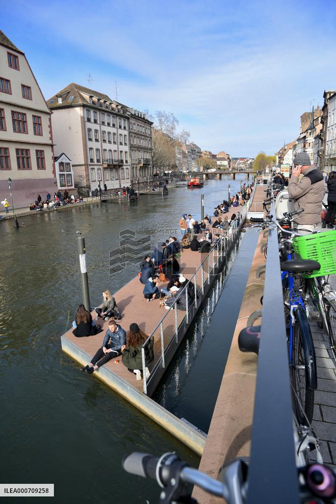 People enjoy a sunny spring day - Strasbourg