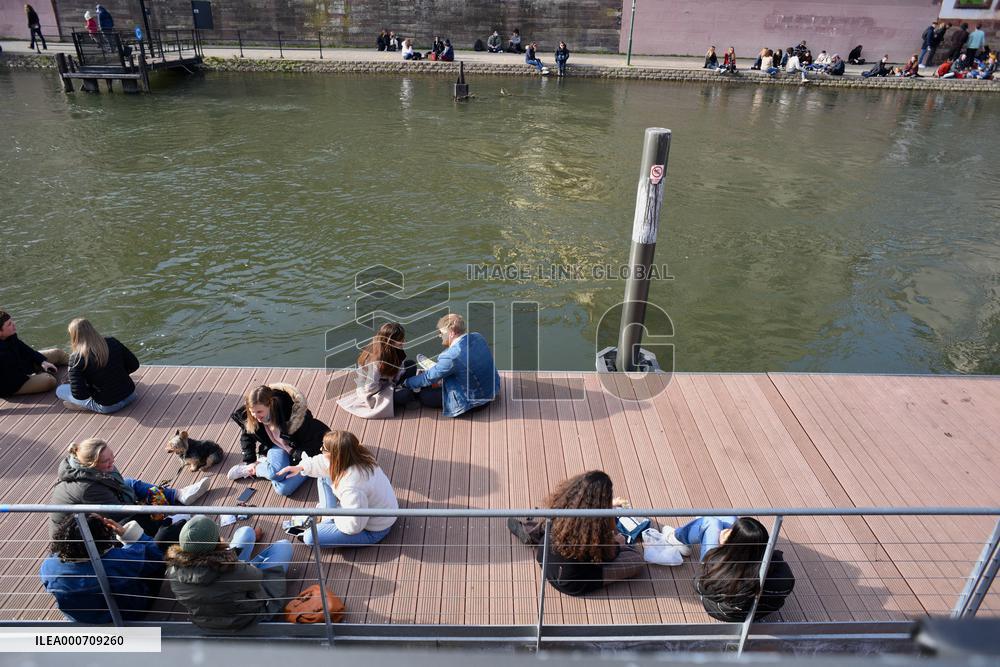 People enjoy a sunny spring day - Strasbourg