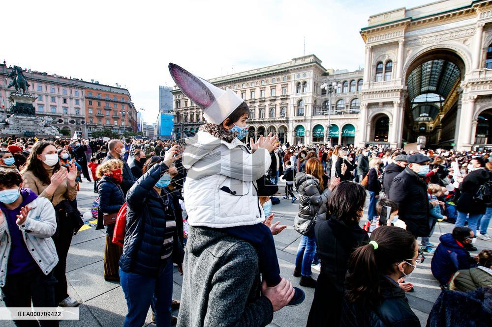Students and teachers protest - Milan