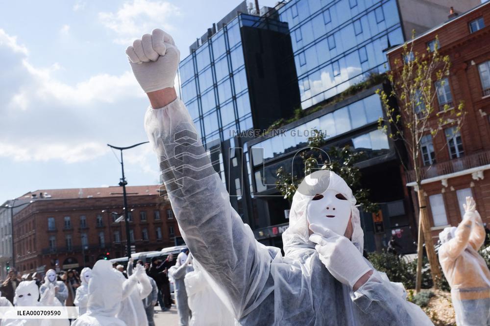 White Masks Protest Against Covid-19 Measures - Toulouse