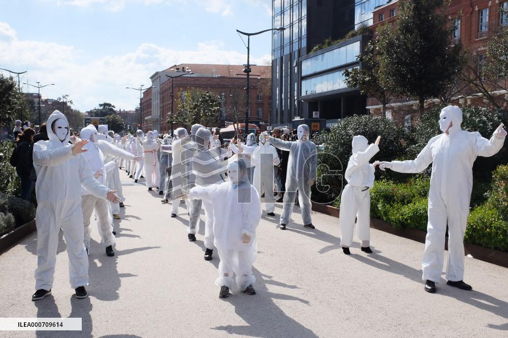 White Masks Protest Against Covid-19 Measures - Toulouse