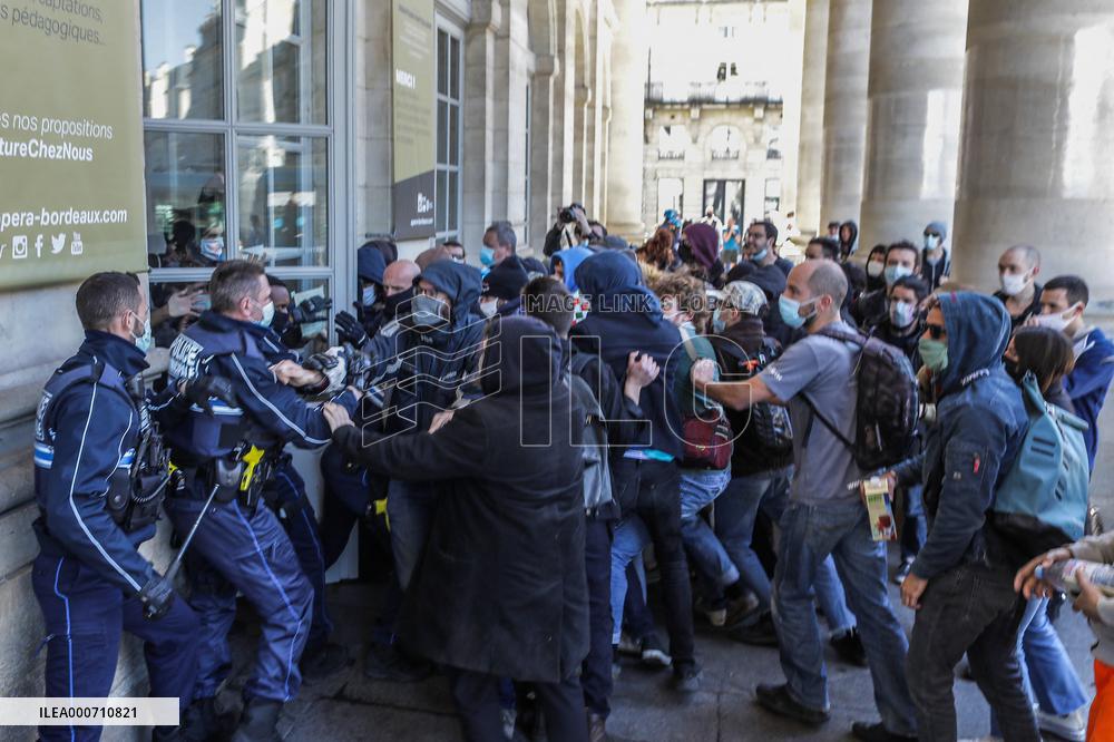 Evacuation of Grand Theatre - Bordeaux
