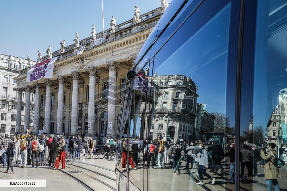 Evacuation of Grand Theatre - Bordeaux