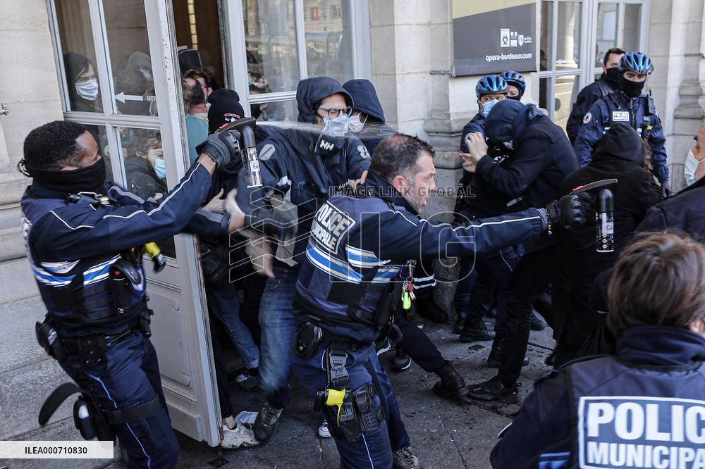 Evacuation of Grand Theatre - Bordeaux