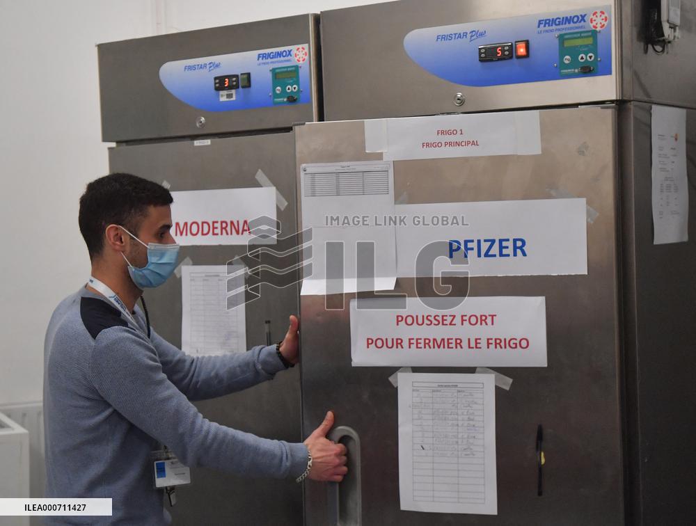 Covid-19 Vaccination Center - Saint-Quentin-En-Yvelines