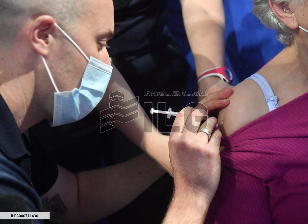 Covid-19 Vaccination Center - Saint-Quentin-En-Yvelines
