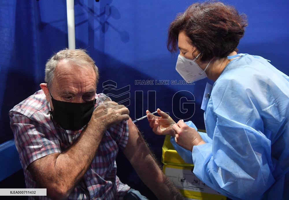 Covid-19 Vaccination Center - Saint-Quentin-En-Yvelines