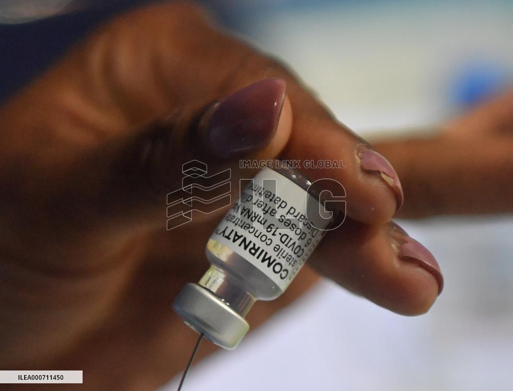 Covid-19 Vaccination Center - Saint-Quentin-En-Yvelines