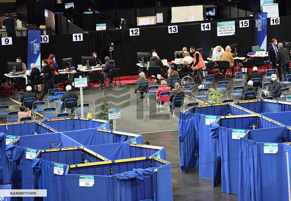 Covid-19 Vaccination Center - Saint-Quentin-En-Yvelines