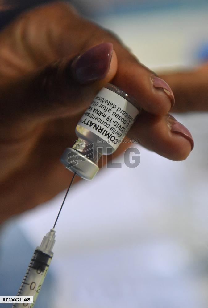 Covid-19 Vaccination Center - Saint-Quentin-En-Yvelines