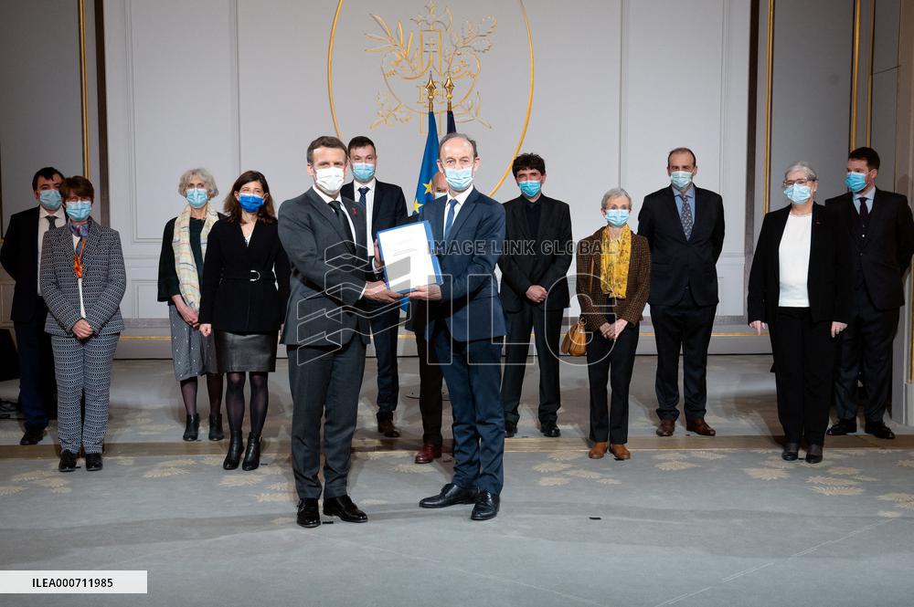 Emmanuel Macron receives the report on Rwanda and the Tutsi genocide - Paris