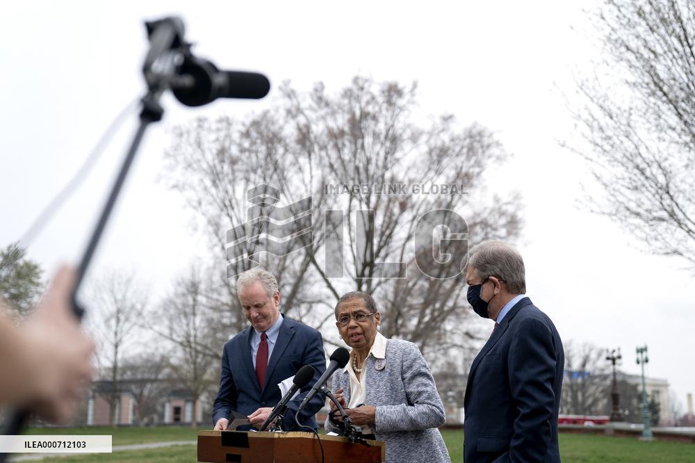 Capitol Fencing Press Conference - Washington