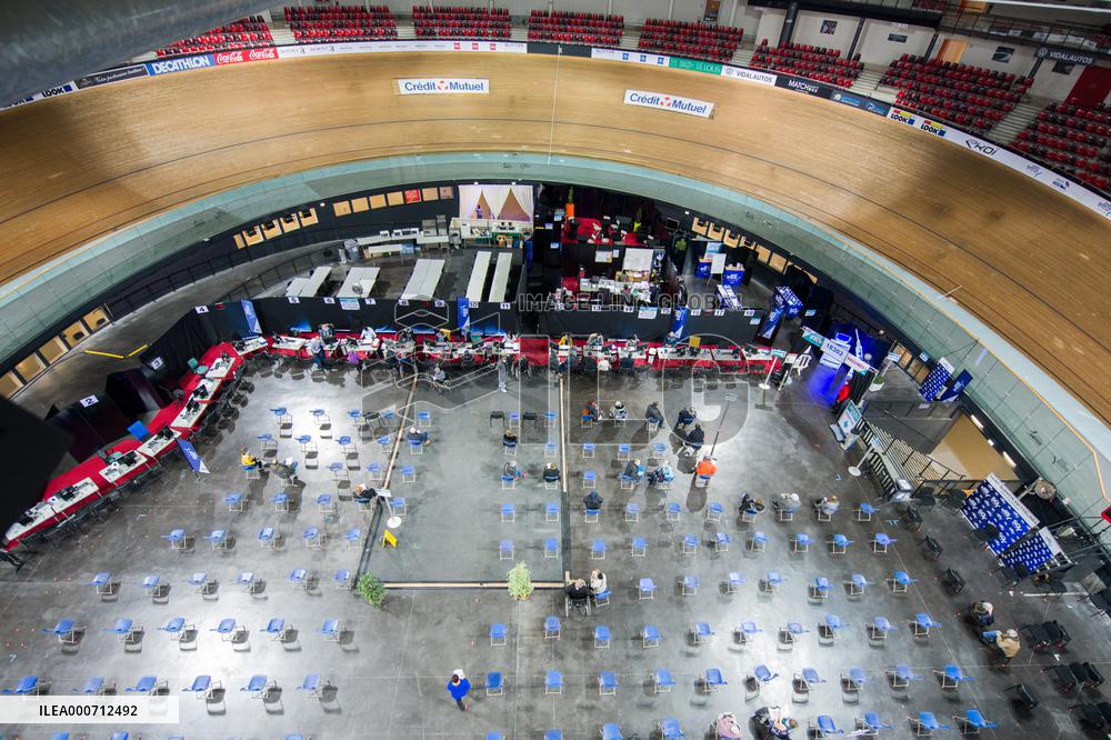 French Cycling Team Training During Vaccine Campaign - Saint-Quentin-en-Yvelines