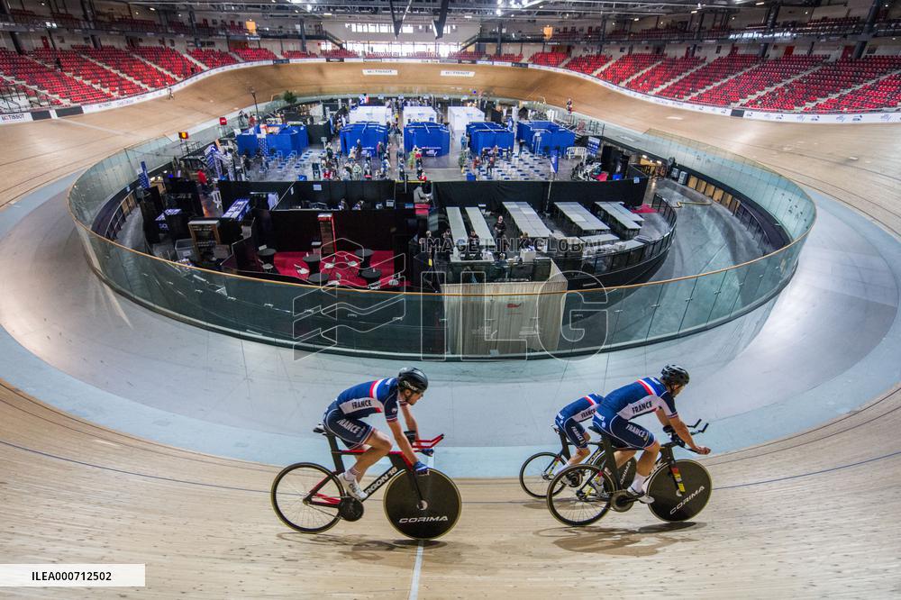 French Cycling Team Training During Vaccine Campaign - Saint-Quentin-en-Yvelines