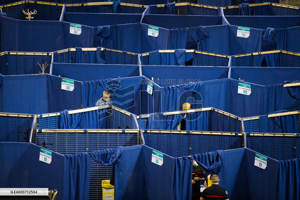 French Cycling Team Training During Vaccine Campaign - Saint-Quentin-en-Yvelines