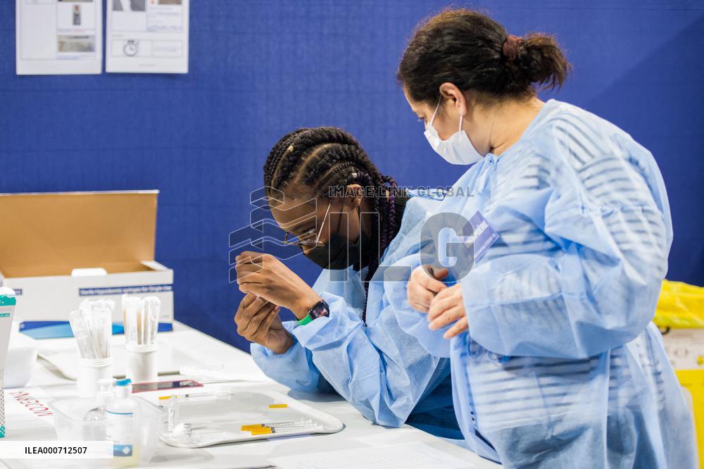 French Cycling Team Training During Vaccine Campaign - Saint-Quentin-en-Yvelines