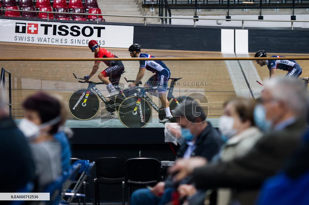 French Cycling Team Training During Vaccine Campaign - Saint-Quentin-en-Yvelines