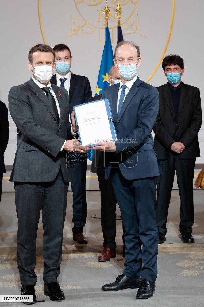 Emmanuel Macron receives the report on Rwanda and the Tutsi genocide - Paris