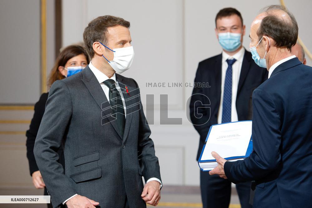 Emmanuel Macron receives the report on Rwanda and the Tutsi genocide - Paris