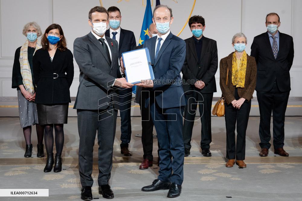 Emmanuel Macron receives the report on Rwanda and the Tutsi genocide - Paris