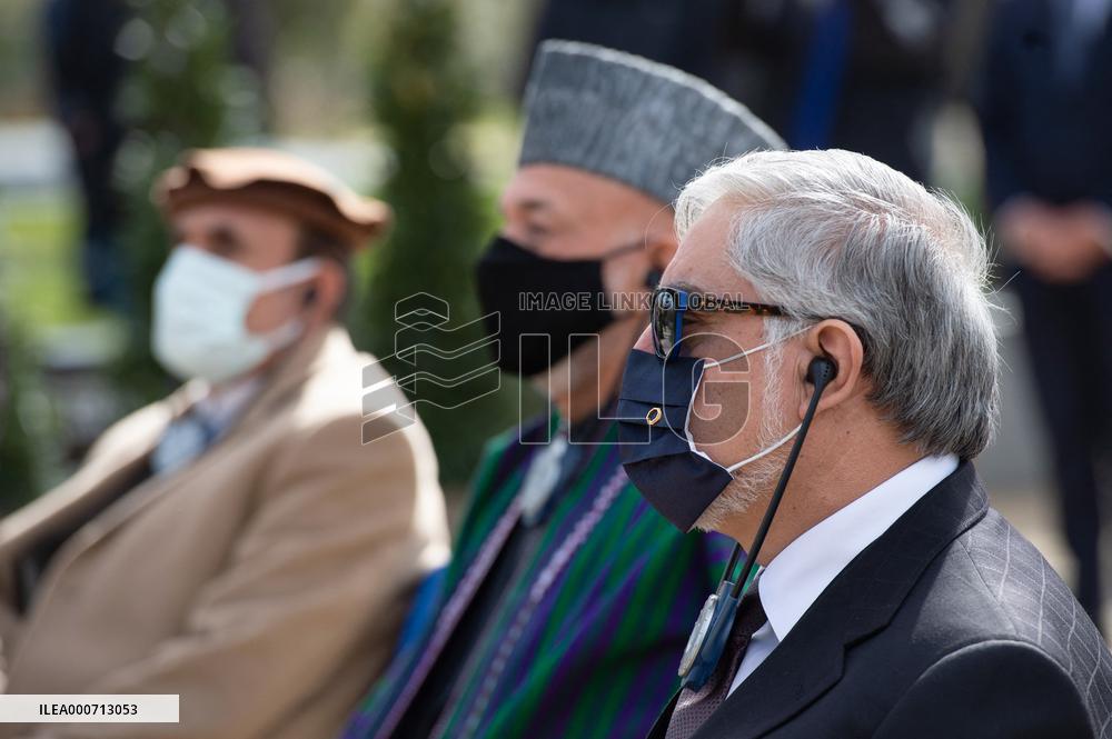 Commemorative plaque in honor of the Afghan commander Ahmad Shah Massoud - Paris