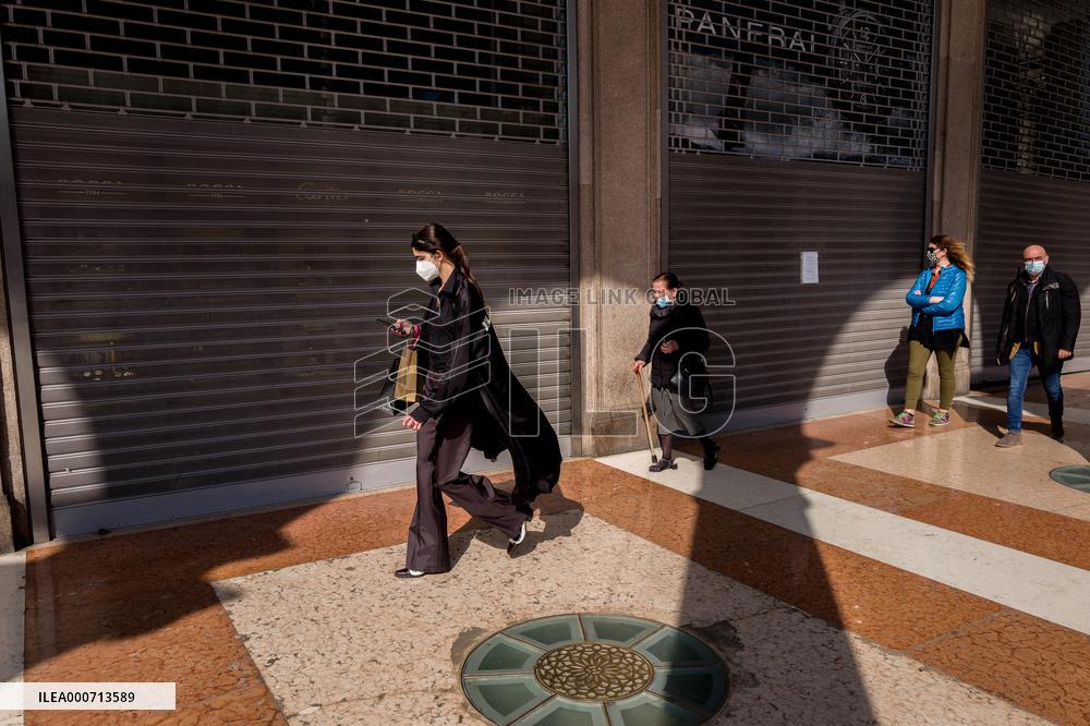 Empty streets and closed shops in Milan
