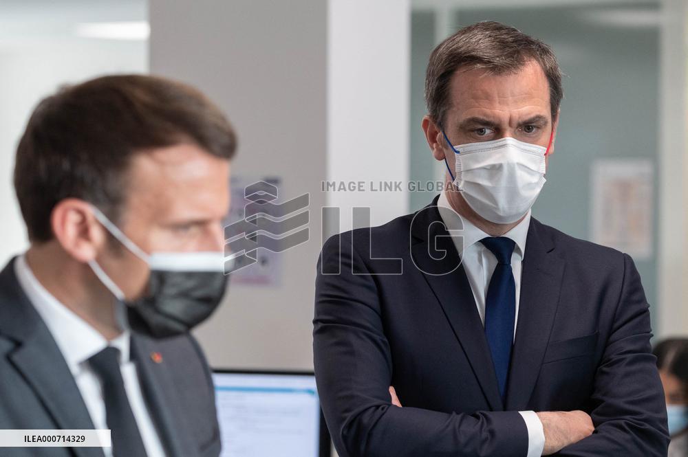 Macron visits a Social security insurance center - Creteil