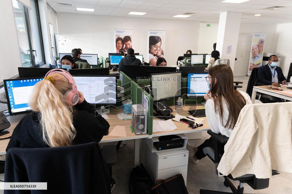 Macron visits a Social security insurance center - Creteil