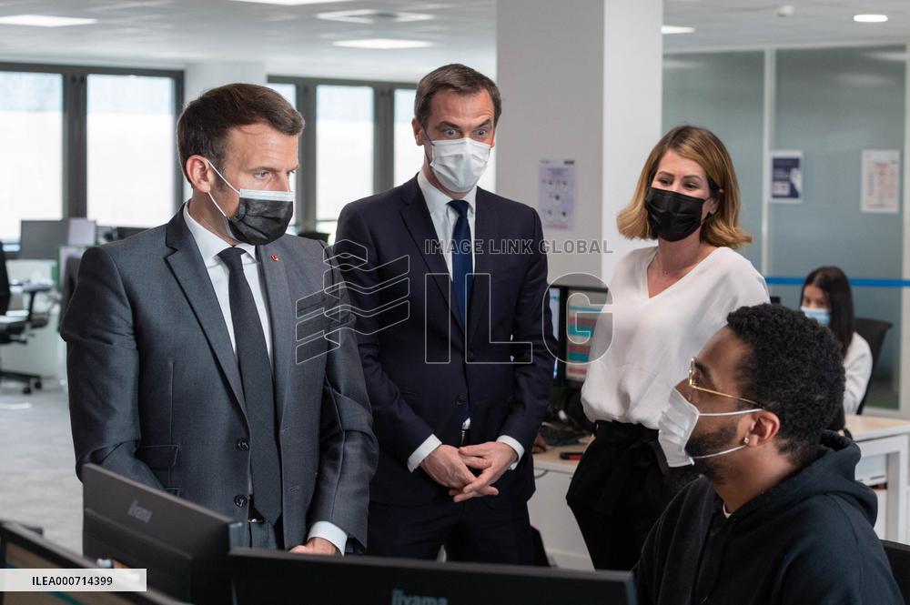 Macron visits a Social security insurance center - Creteil