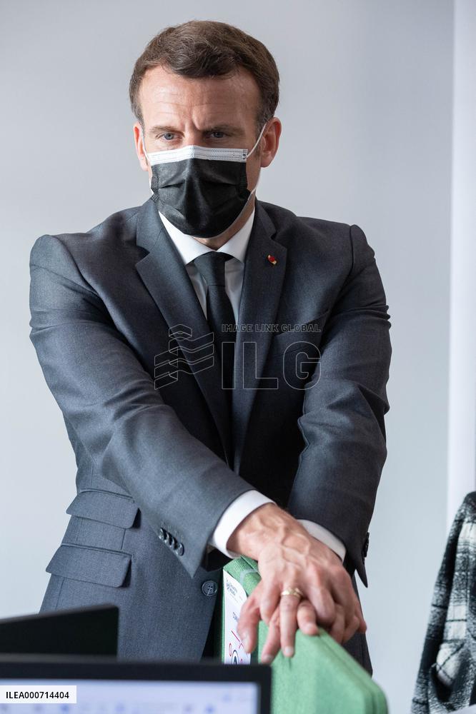 Macron visits a Social security insurance center - Creteil