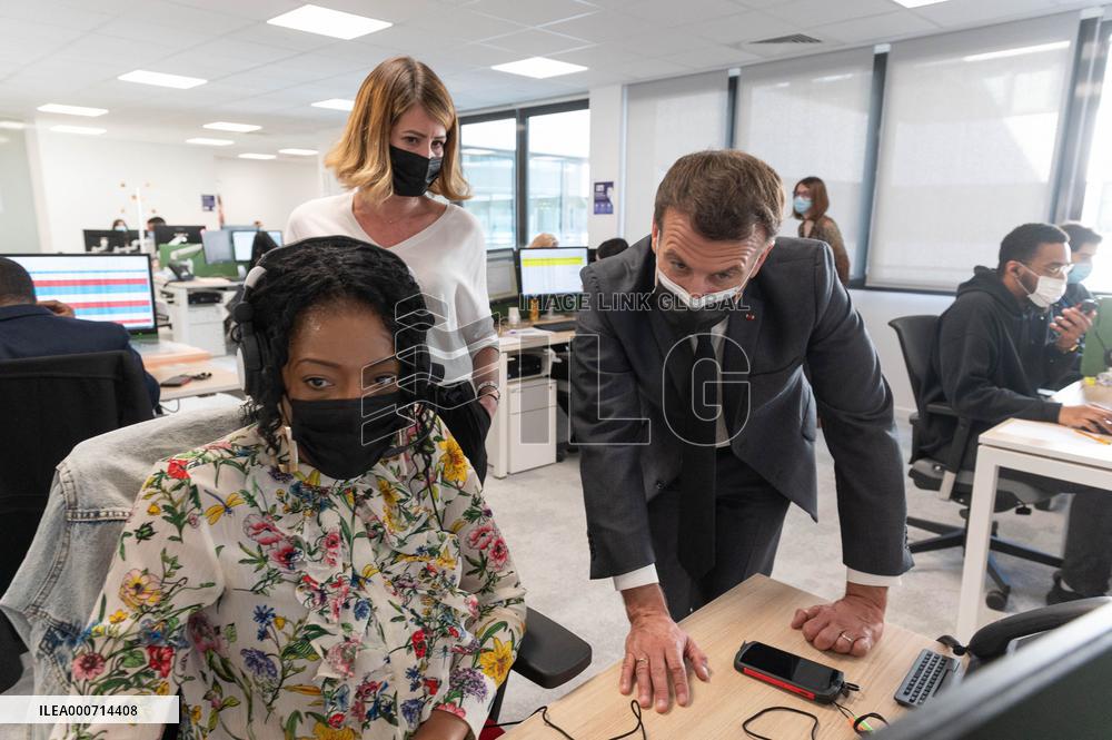Macron visits a Social security insurance center - Creteil