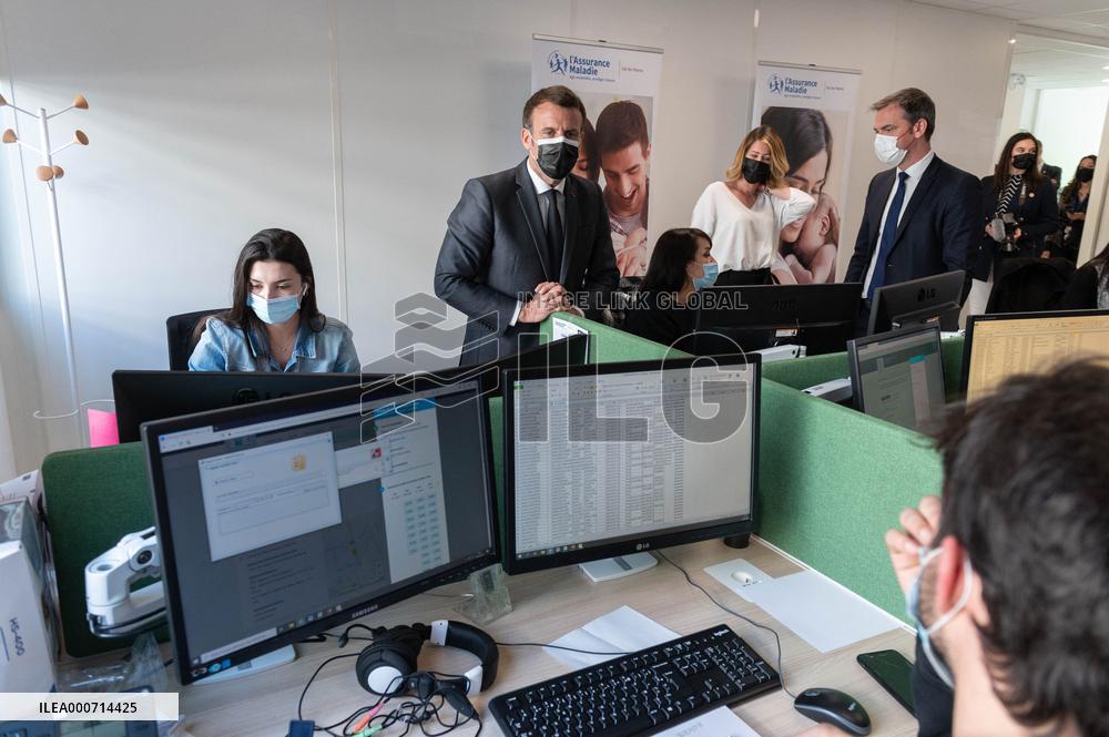 Macron visits a Social security insurance center - Creteil