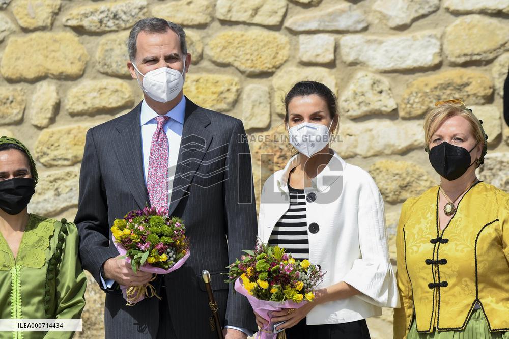 Royals visit the borntown of Francisco de Goya