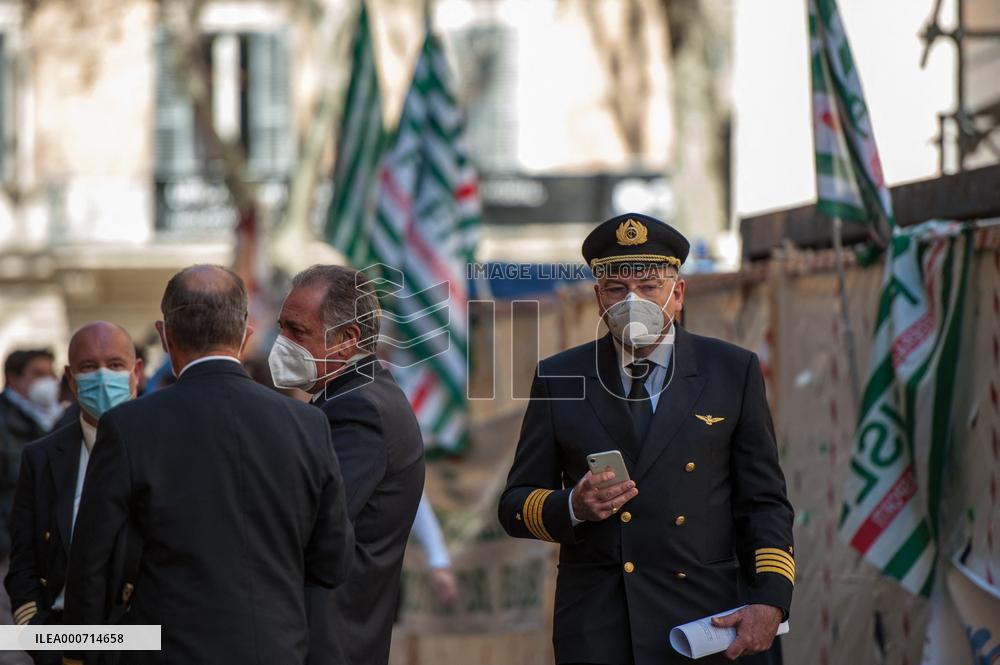 Alitalia workers protest - Rome