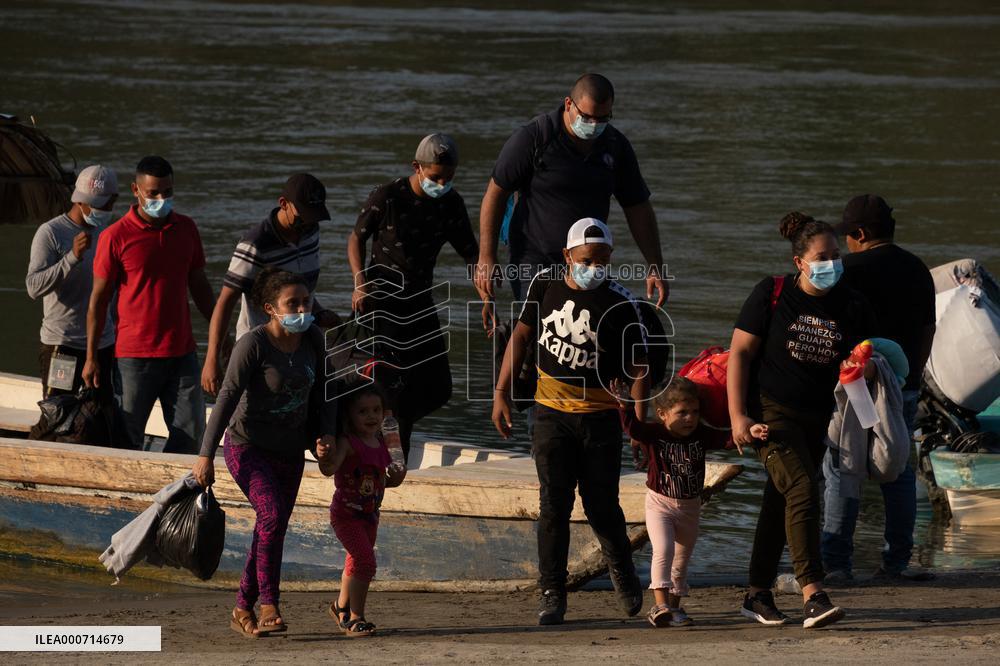 Central American Migrants Continue Their Way To USA