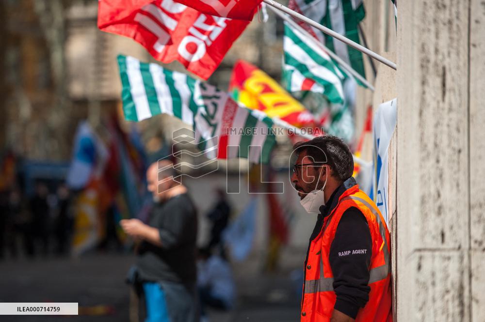 Alitalia workers protest - Rome
