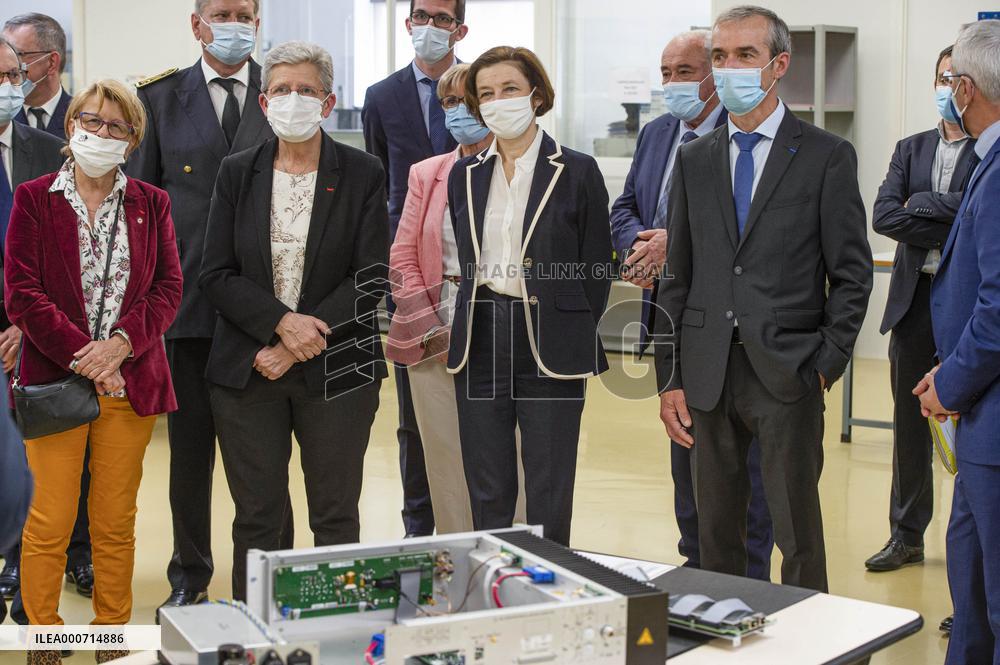 Florence Parly visits the Telerad company - Anglet