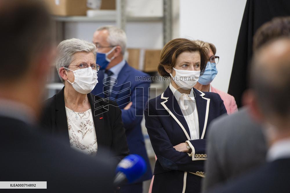 Florence Parly visits the Telerad company - Anglet