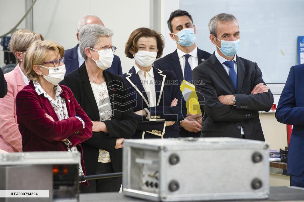 Florence Parly visits the Telerad company - Anglet