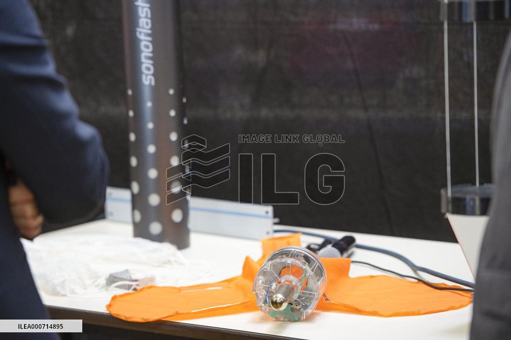 Florence Parly visits the Telerad company - Anglet