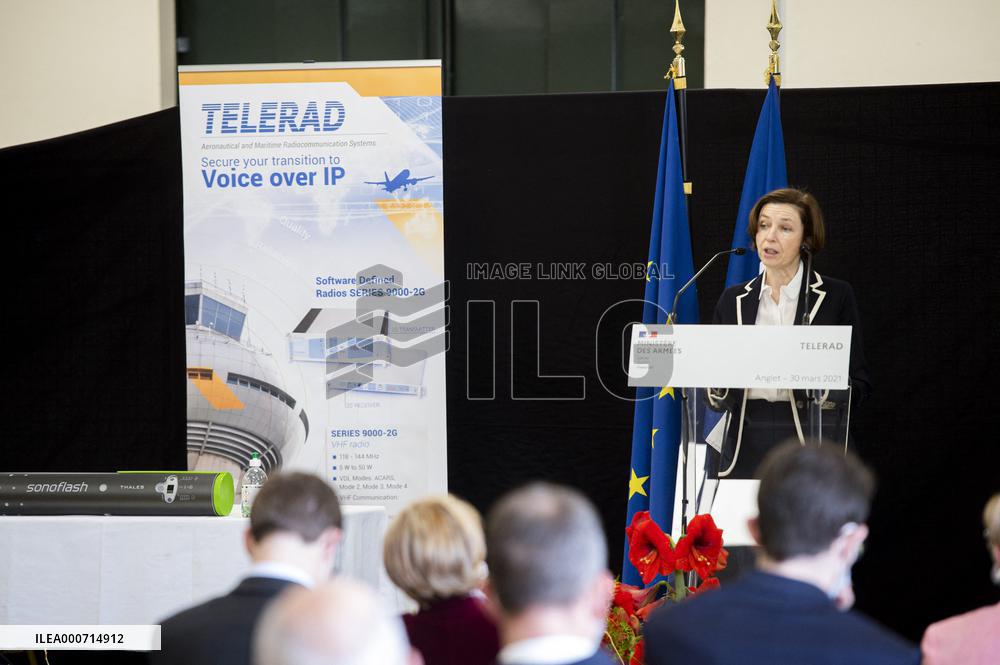 Florence Parly visits the Telerad company - Anglet